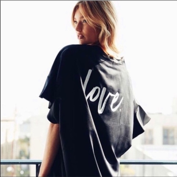 Victoria’s Secret Satin Tie Front LOVE Graphic Print Robe in Black One‎ Size - Picture 2 of 9